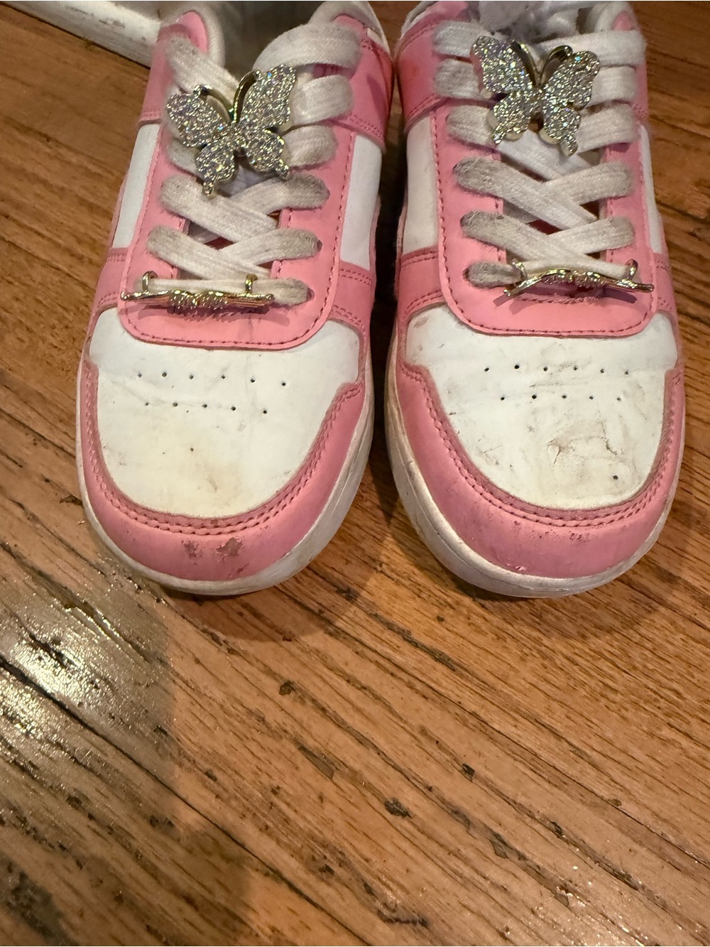 Link Girls Pink & White Butterfly Charm Sneakers Size 6 Big Kids